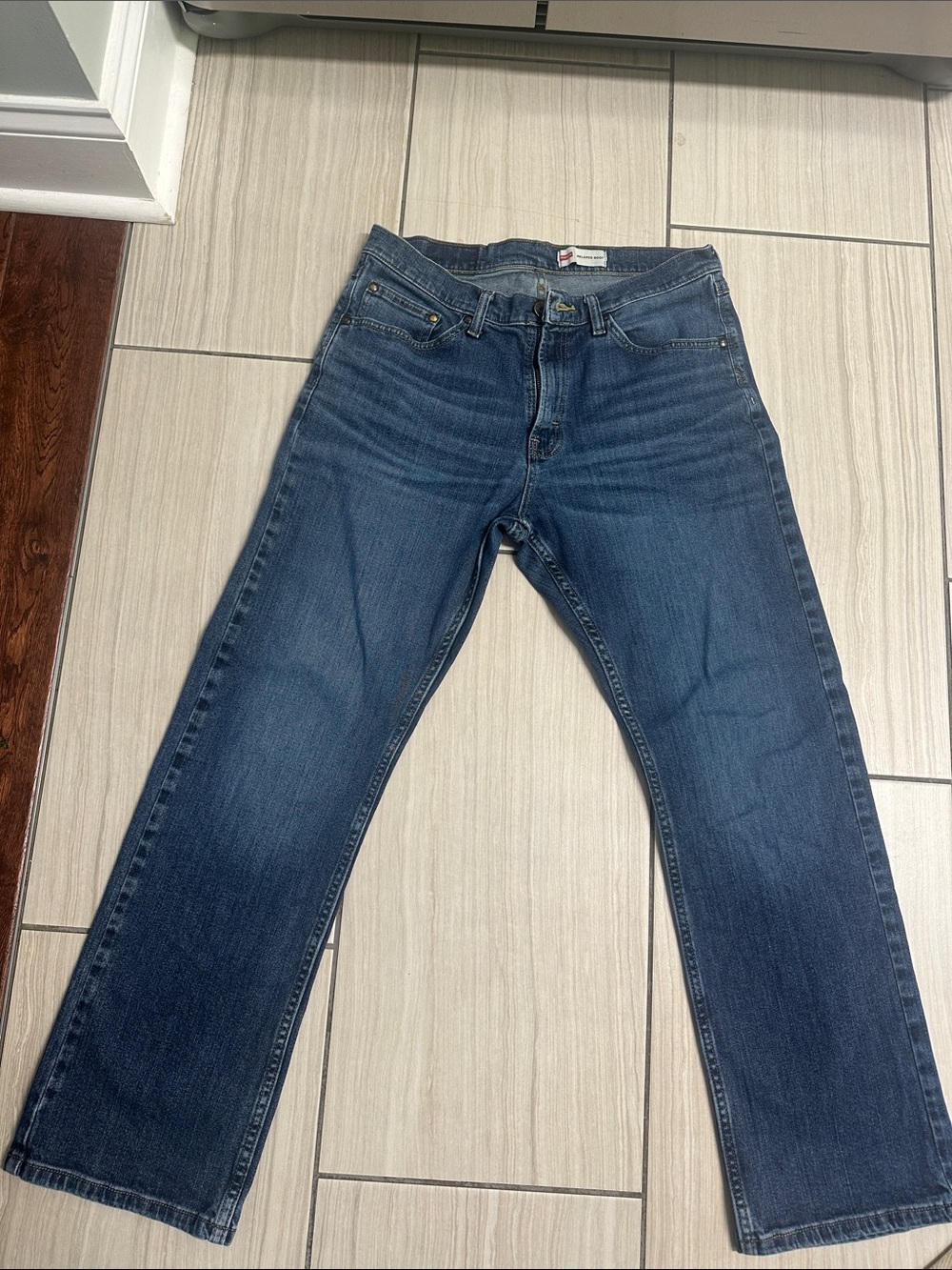 Wrangler Men's Bootcut Jeans in Medium Blue Wash